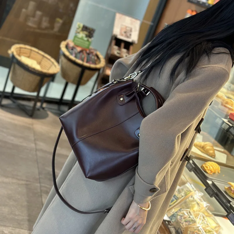 Genuine Leather Women's Tote Bag 2025 New Woman Shoulder Bags Fashion Cowhide Crossbody Bucket Bag Female Handbags 9258
Genuine Leather Women's Tote Bag 2025 New Woman Shoulder Bags Fashion Cowhide Crossbody Bucket Bag Female Handbags 9258