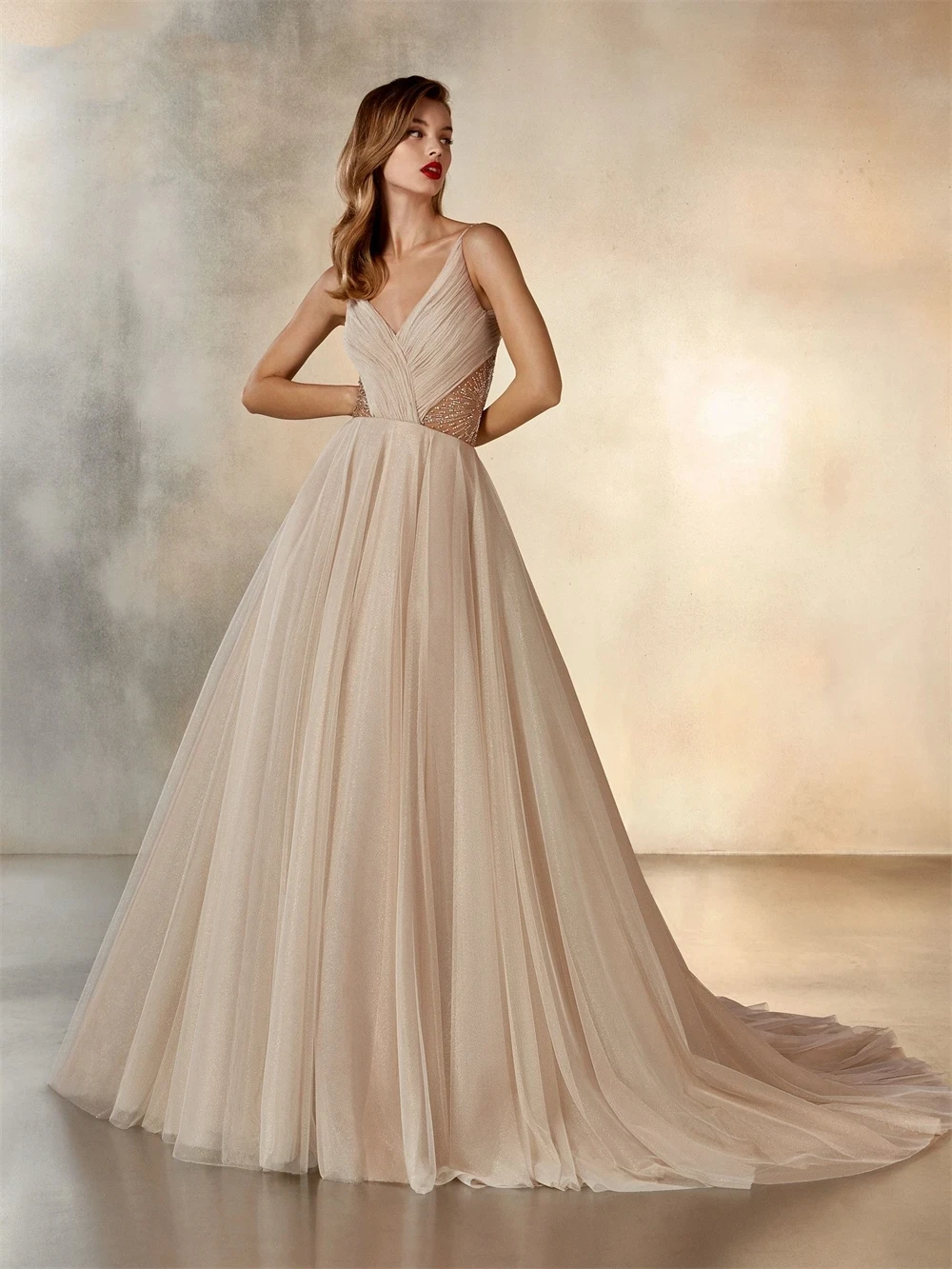 Champagne V-neck pleated tulle floor-length bridal gown Elegant sexy backless luxury beaded women custom wedding dress
Champagne V-neck pleated tulle floor-length bridal gown Elegant sexy backless luxury beaded women custom wedding dress