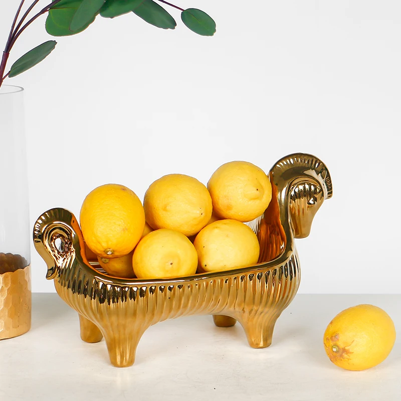 Gold-plated ceramic pony tray snack tray Modern living room home table creative high fruit tray
Gold-plated ceramic pony tray snack tray Modern living room home table creative high fruit tray