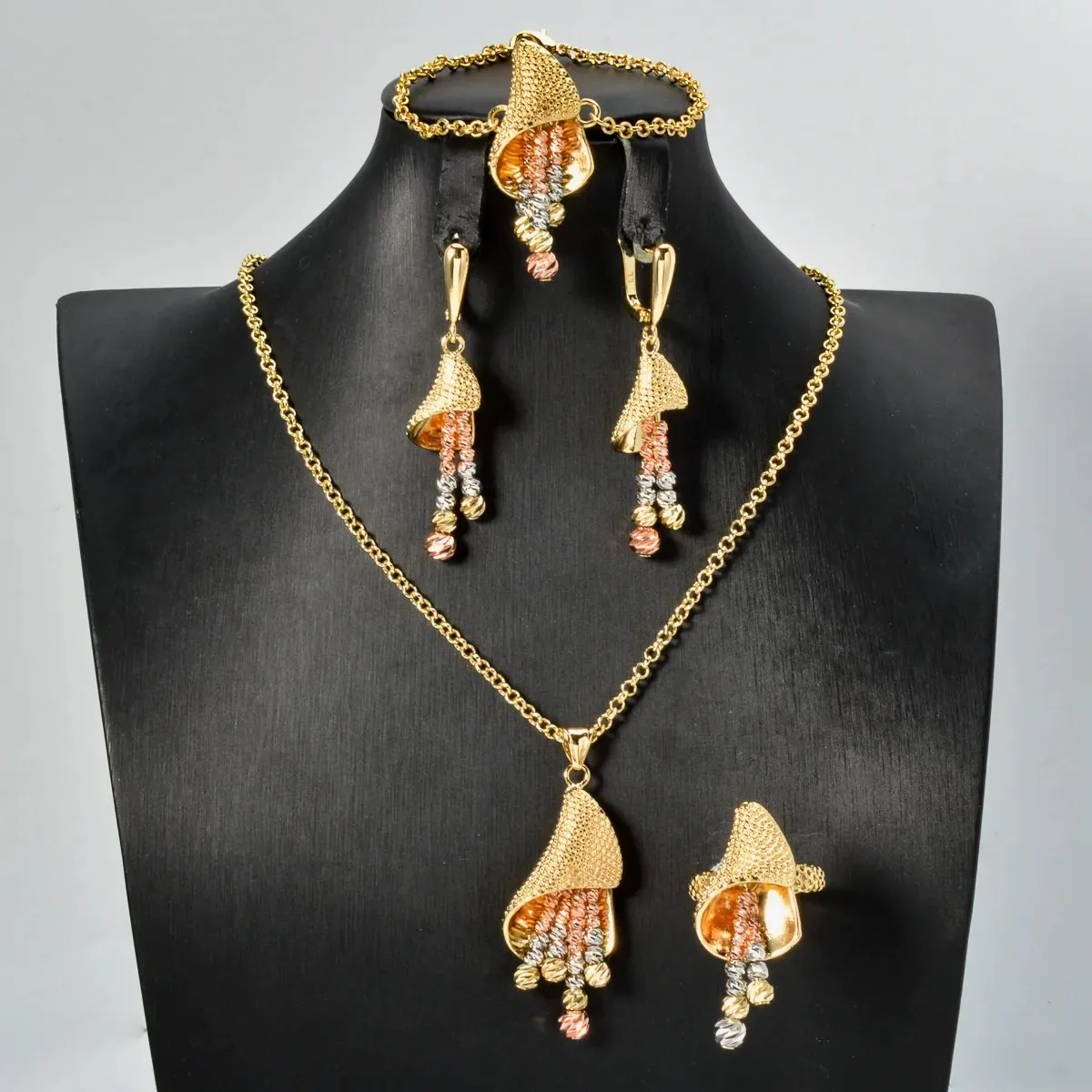 4PCS Gold Plated African Bridal Jewelry Set For Women Wedding Party Indian Dubai Bride Jewelry
4PCS Gold Plated African Bridal Jewelry Set For Women Wedding Party Indian Dubai Bride Jewelry