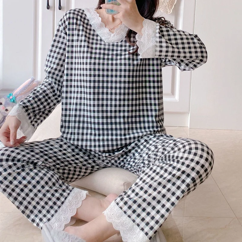 Japanese ins plaid long sleeved pullover pajamas for women in spring and autumn, cute, sweet, casual and wearable home wear set
Japanese ins plaid long sleeved pullover pajamas for women in spring and autumn, cute, sweet, casual and wearable home wear set
