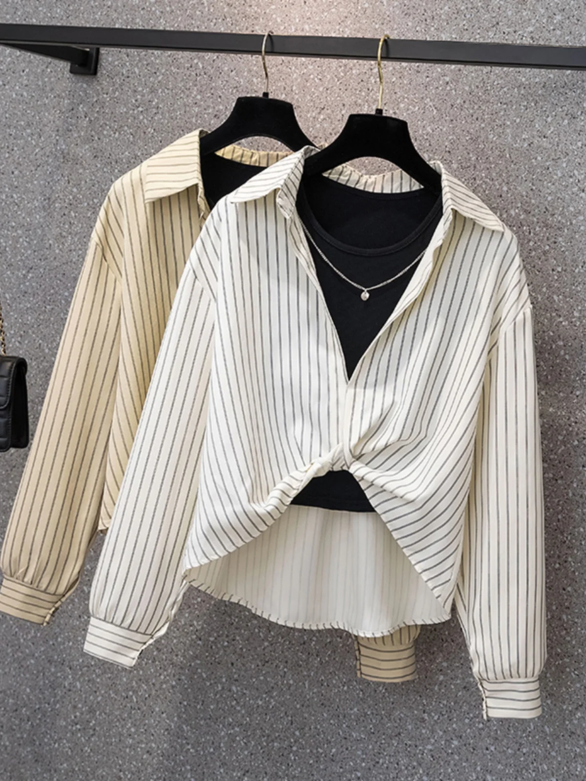 Faionable Striped Loose Fit Women's irt Brand Buttoned Two-Piece Patchwork Age-Defng Asymmetrical Top Trendy Ne
Faionable Striped Loose Fit Women's irt Brand Buttoned Two-Piece Patchwork Age-Defng Asymmetrical Top Trendy Ne