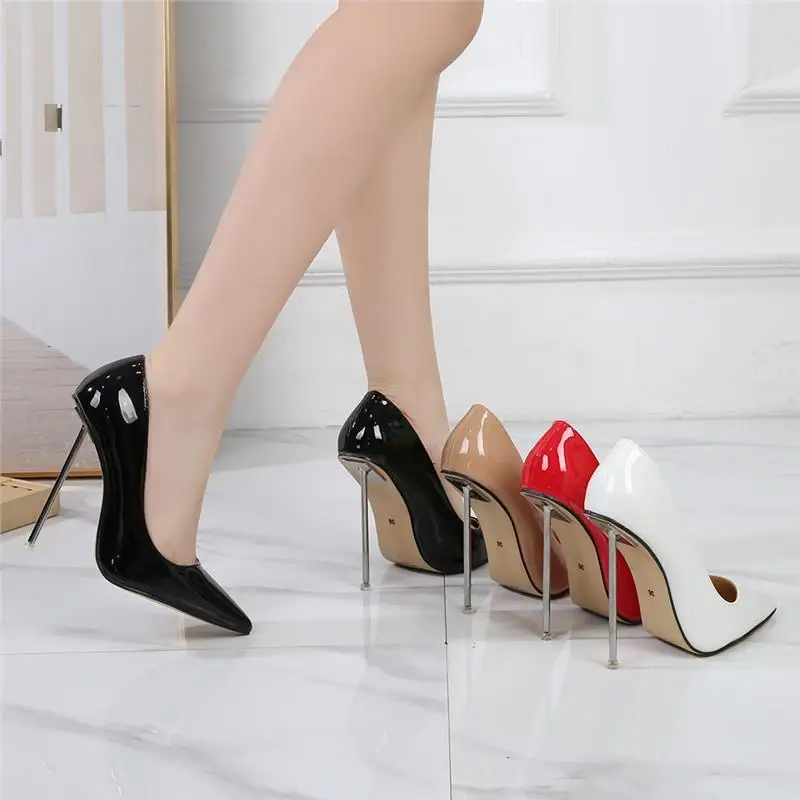 Faionable Metal Heels Women's oes Pointed Toe High Heels Large Size Single oes European Sle PU Leather Rubber Sole
Faionable Metal Heels Women's oes Pointed Toe High Heels Large Size Single oes European Sle PU Leather Rubber Sole