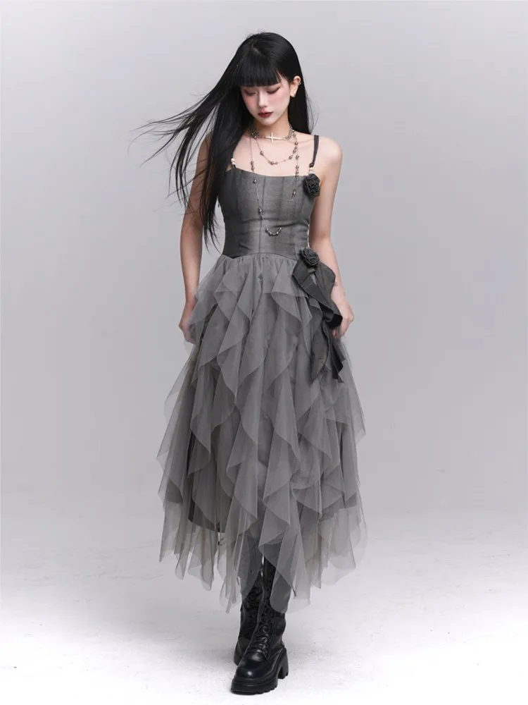 A unique and beautiful waist-hugging long dress with mesh halter for birthdays
A unique and beautiful waist-hugging long dress with mesh halter for birthdays
