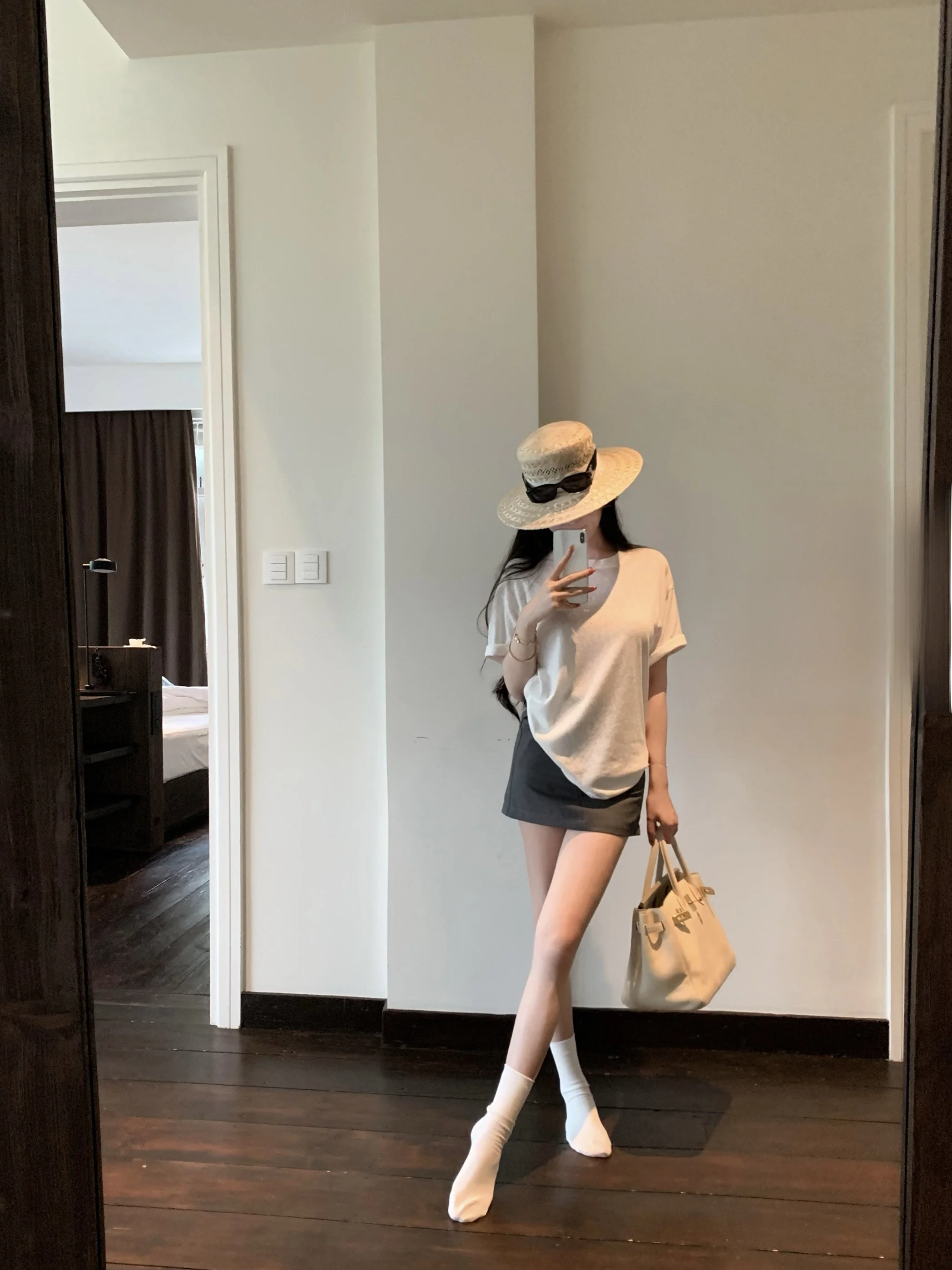 Женская футболка Poet Wong с круглым вырезом, имитирующая хлопок и лен, свободного кроя, с коротким рукавом, удобная, модная, для летних поездок на работу.
Женская футболка Poet Wong с круглым вырезом, имитирующая хлопок и лен, свободного кроя, с коротким рукавом, удобная, модная, для летних поездок на работу.