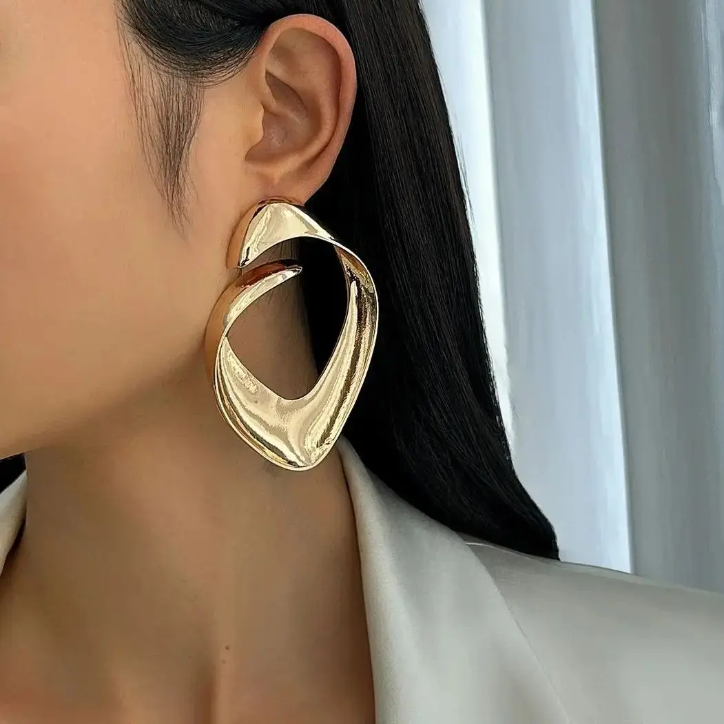 KunJoe Fashion Statement Irregular Geometric Gold Color Pendant Earrings for Women Vintage Hollow Out Round Dangle Earrings 2025
KunJoe Fashion Statement Irregular Geometric Gold Color Pendant Earrings for Women Vintage Hollow Out Round Dangle Earrings 2025