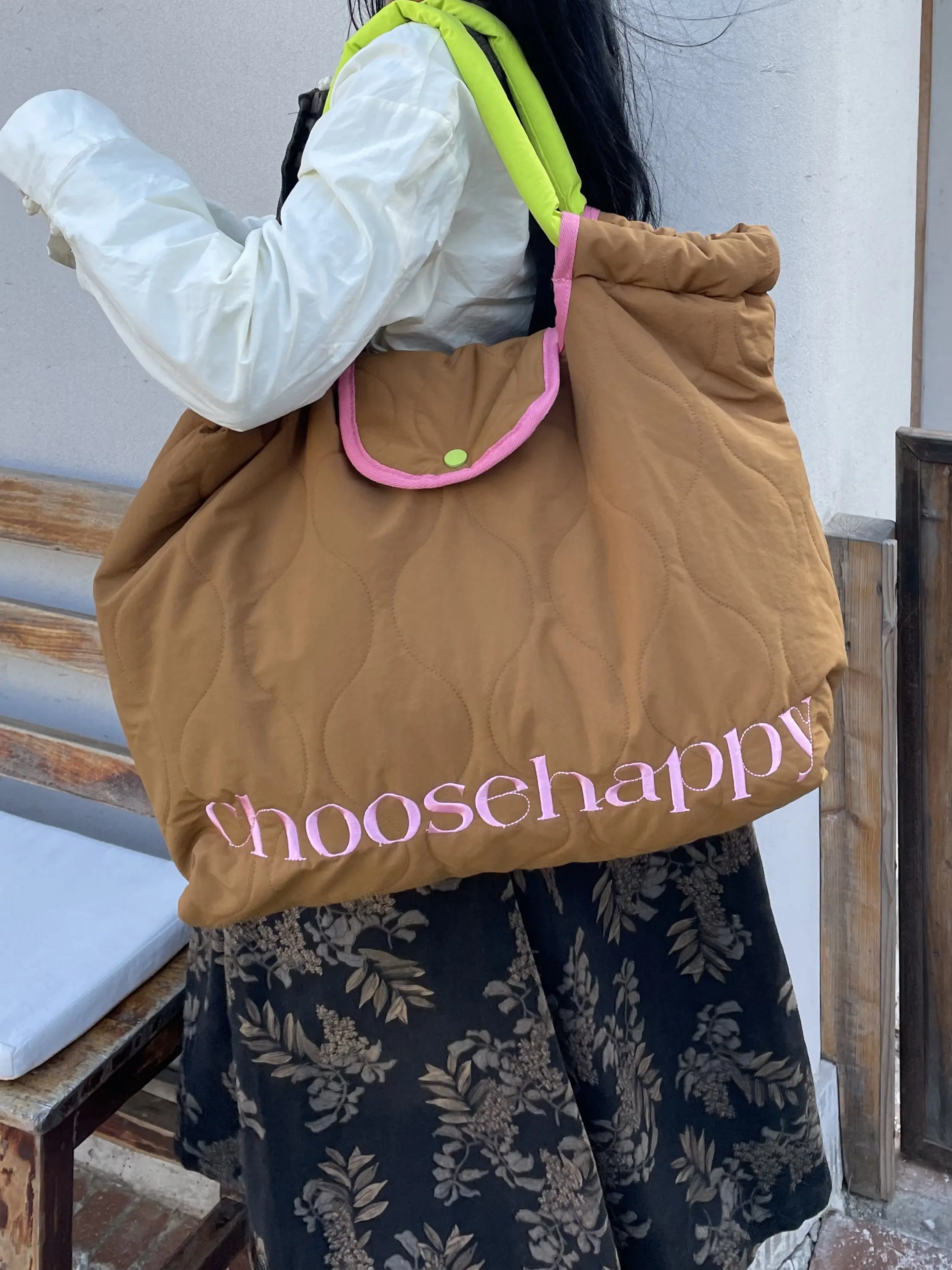 2026 Short Trip Large Bag Women's Fall/Winter Cloud Bag Down-Filled Cotton Jacket Tote Bag Crossbody Bag Large Capacity
2026 Short Trip Large Bag Women's Fall/Winter Cloud Bag Down-Filled Cotton Jacket Tote Bag Crossbody Bag Large Capacity