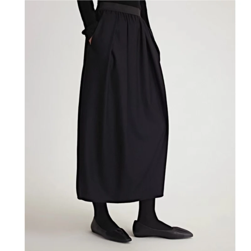 25 year new flower bud wool high waist hanging feeling, casual elastic waist temperament, retro black pleated skirt
25 year new flower bud wool high waist hanging feeling, casual elastic waist temperament, retro black pleated skirt