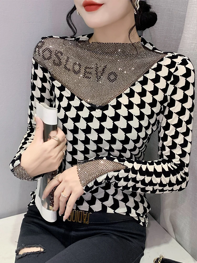 Spring Half Turtlenecks T-Shirts Sexy Slim Plaid Patchwork Beaded Long Sleeve Women Stretchy Tops Tees Autumn
Spring Half Turtlenecks T-Shirts Sexy Slim Plaid Patchwork Beaded Long Sleeve Women Stretchy Tops Tees Autumn