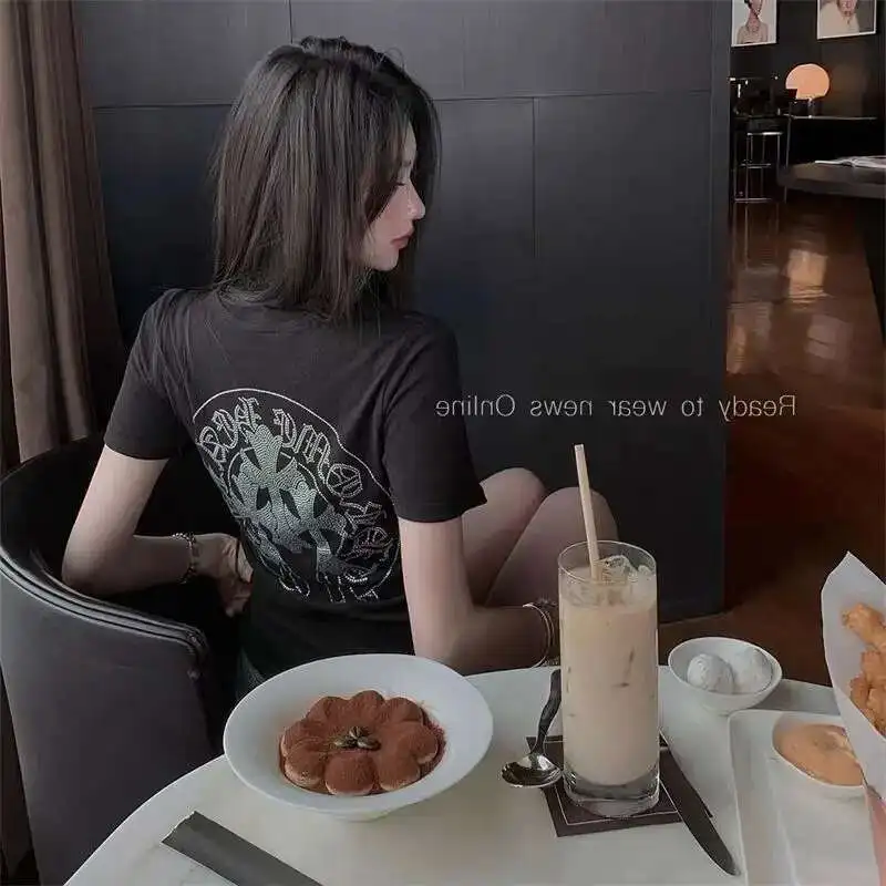 Unique Design Women's Summer V-Neck T-Shirt With Heavy-Duty Rhie Short Sleeves
Unique Design Women's Summer V-Neck T-Shirt With Heavy-Duty Rhie Short Sleeves