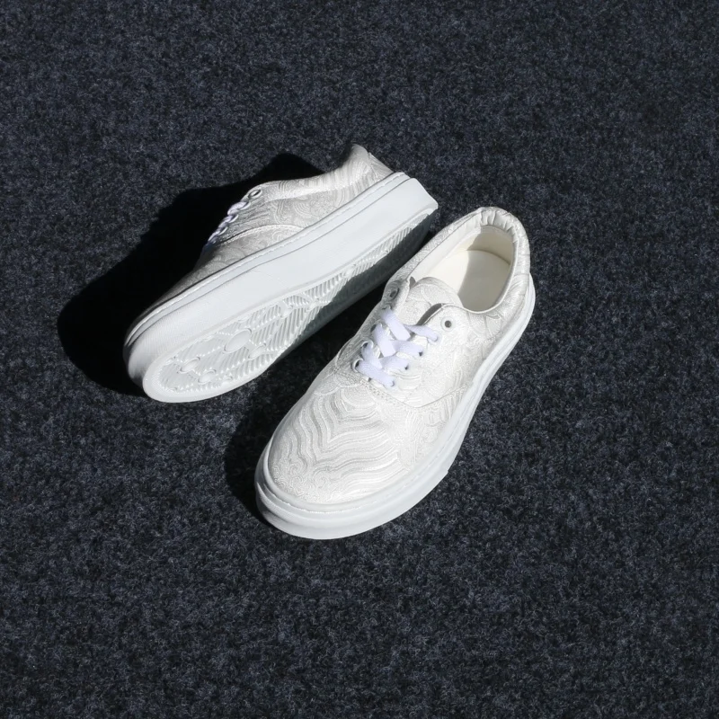 White Sneakers for Summer, Large Size Men's Shoes, Fashionable Casual Shoes, Breathable Trendy Shoes, Versatile Sneakers for Men
White Sneakers for Summer, Large Size Men's Shoes, Fashionable Casual Shoes, Breathable Trendy Shoes, Versatile Sneakers for Men