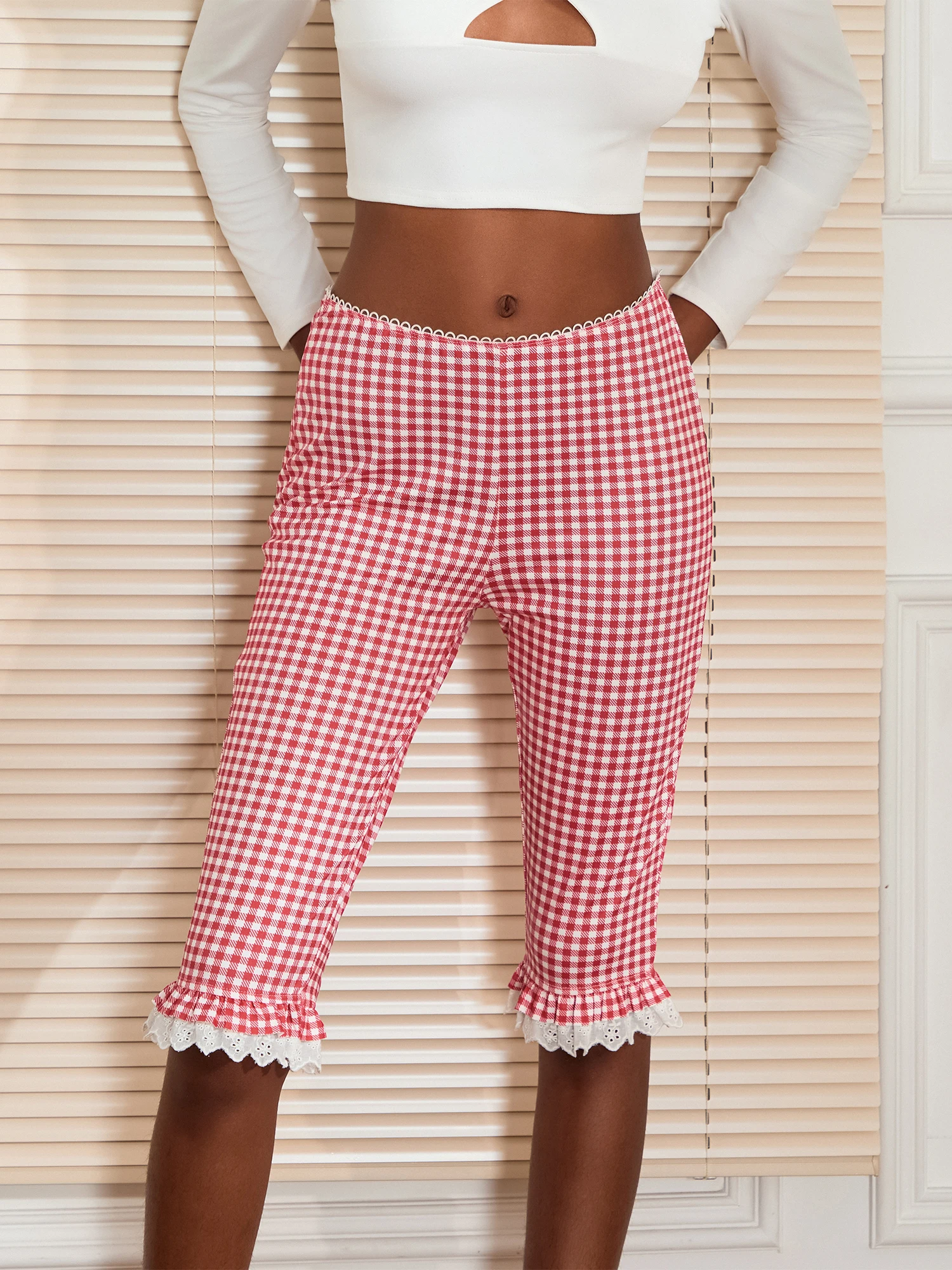 Женские капри, клетчатые кружевные брюки с оборками по подолу, летние повседневные укороченные брюки, эластичные укороченные леггинсы
Женские капри, клетчатые кружевные брюки с оборками по подолу, летние повседневные укороченные брюки, эластичные укороченные леггинсы