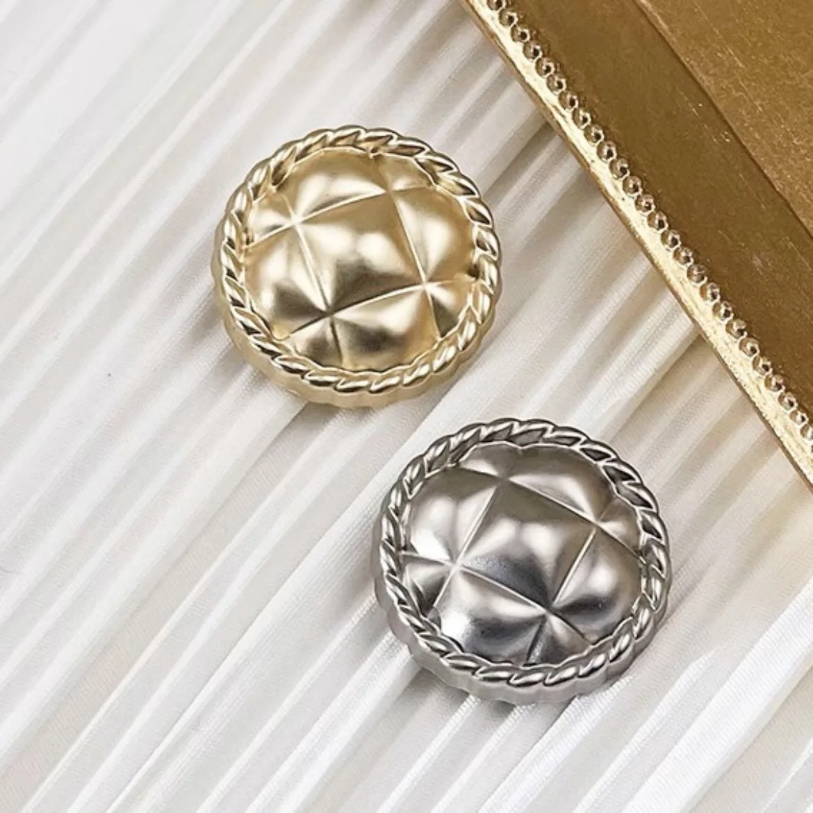 10PCS/Lot Round Mesh Metal Buttons For Chiffon Coat Sweater Shanked Decorative Hand Stitched Buttons
10PCS/Lot Round Mesh Metal Buttons For Chiffon Coat Sweater Shanked Decorative Hand Stitched Buttons