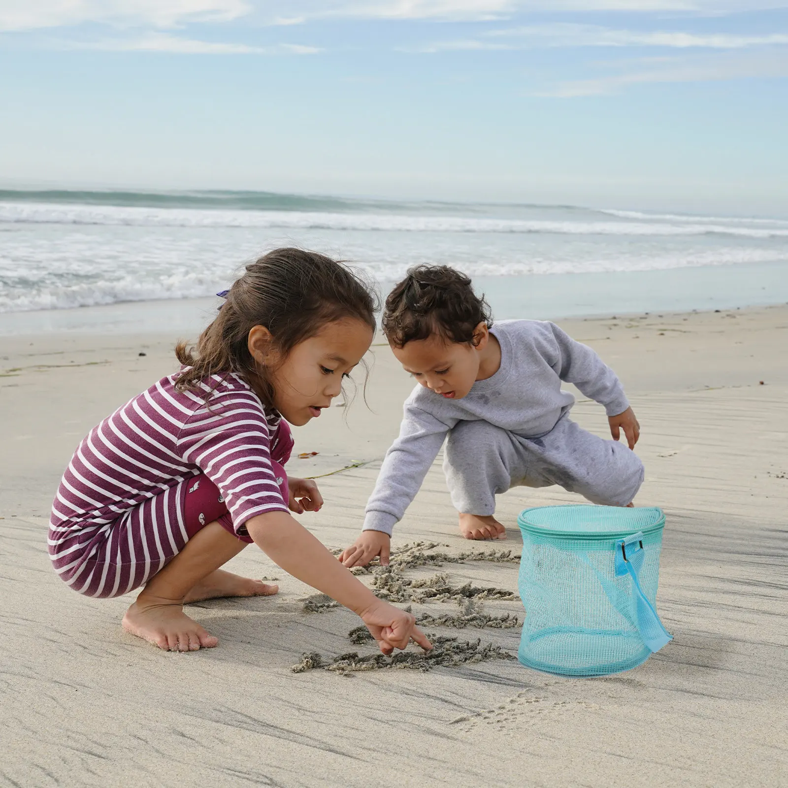 Детская сетчатая пляжная сумка для хранения морских ракушек, портативный мешок для песка, одежды, плавательных принадлежностей, для активного отдыха, путешествий, большая вместимость
Детская сетчатая пляжная сумка для хранения морских ракушек, портативный мешок для песка, одежды, плавательных принадлежностей, для активного отдыха, путешествий, большая вместимость