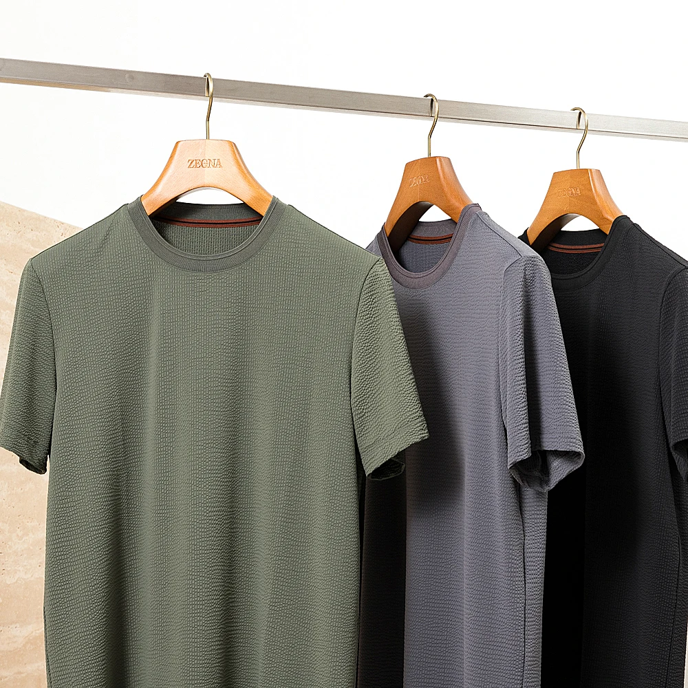 Мужская летняя футболка из высококачественной эластичной ткани Bubble Fabric, с круглым вырезом, коротким рукавом, в городском стиле, однотонная, приталенного кроя.
Мужская летняя футболка из высококачественной эластичной ткани Bubble Fabric, с круглым вырезом, коротким рукавом, в городском стиле, однотонная, приталенного кроя.