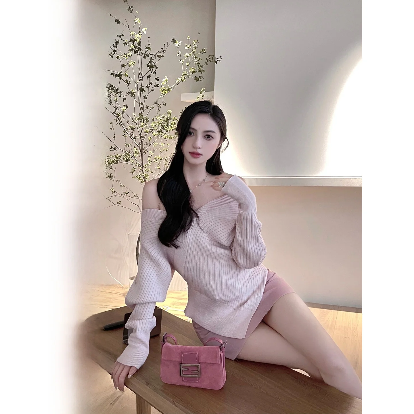 Soft Cozy Pink Knitted Shoulder Bared Women's Top Pure Desire Autumn Fashion Gentle Lockbone Kill Style Ladies Sweater
Soft Cozy Pink Knitted Shoulder Bared Women's Top Pure Desire Autumn Fashion Gentle Lockbone Kill Style Ladies Sweater