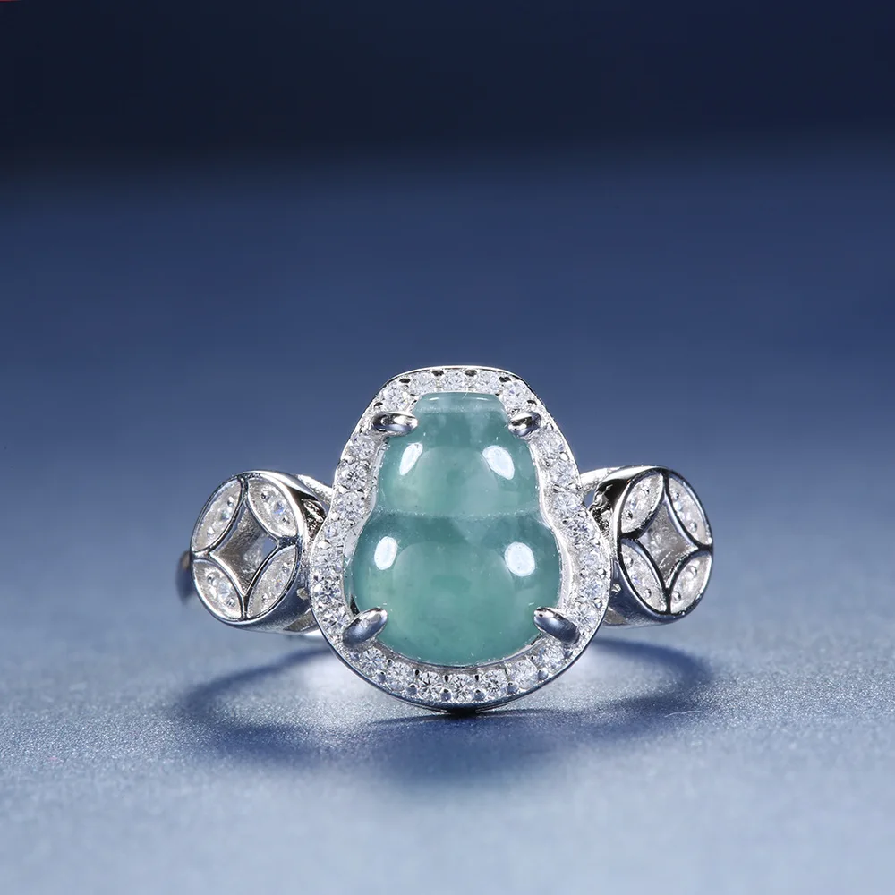 18K Gold Inlaid Natural Hazardous Material Blue Water Jade Gourd Ring, Summer Fresh and Fashionable Platinum PT950 Diamond Ring
18K Gold Inlaid Natural Hazardous Material Blue Water Jade Gourd Ring, Summer Fresh and Fashionable Platinum PT950 Diamond Ring