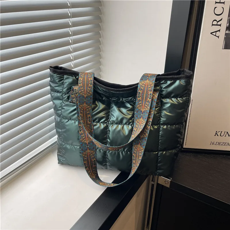 Simple Quilted Cotton Women's Shoulder Bags Solid Color Comfort Ladies Handbags Casual Portable Female Tote for Daily Use
Simple Quilted Cotton Women's Shoulder Bags Solid Color Comfort Ladies Handbags Casual Portable Female Tote for Daily Use