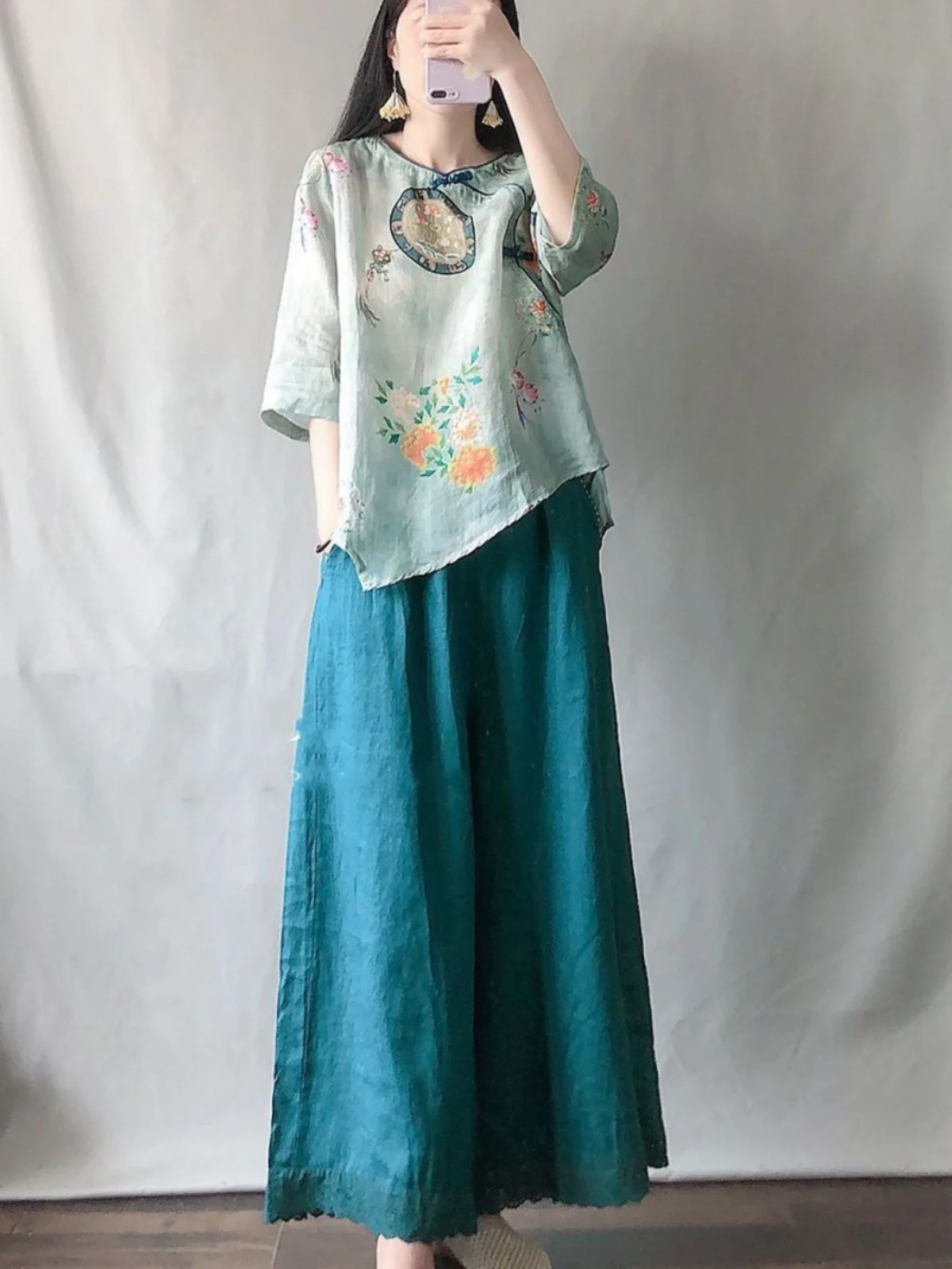 Retro Print Set with Pearl Buttons Five-Quarter Sleeve Women's Lace Cotton Linen Wide Leg Pants Two-Piece Set Floral Shirt
Retro Print Set with Pearl Buttons Five-Quarter Sleeve Women's Lace Cotton Linen Wide Leg Pants Two-Piece Set Floral Shirt