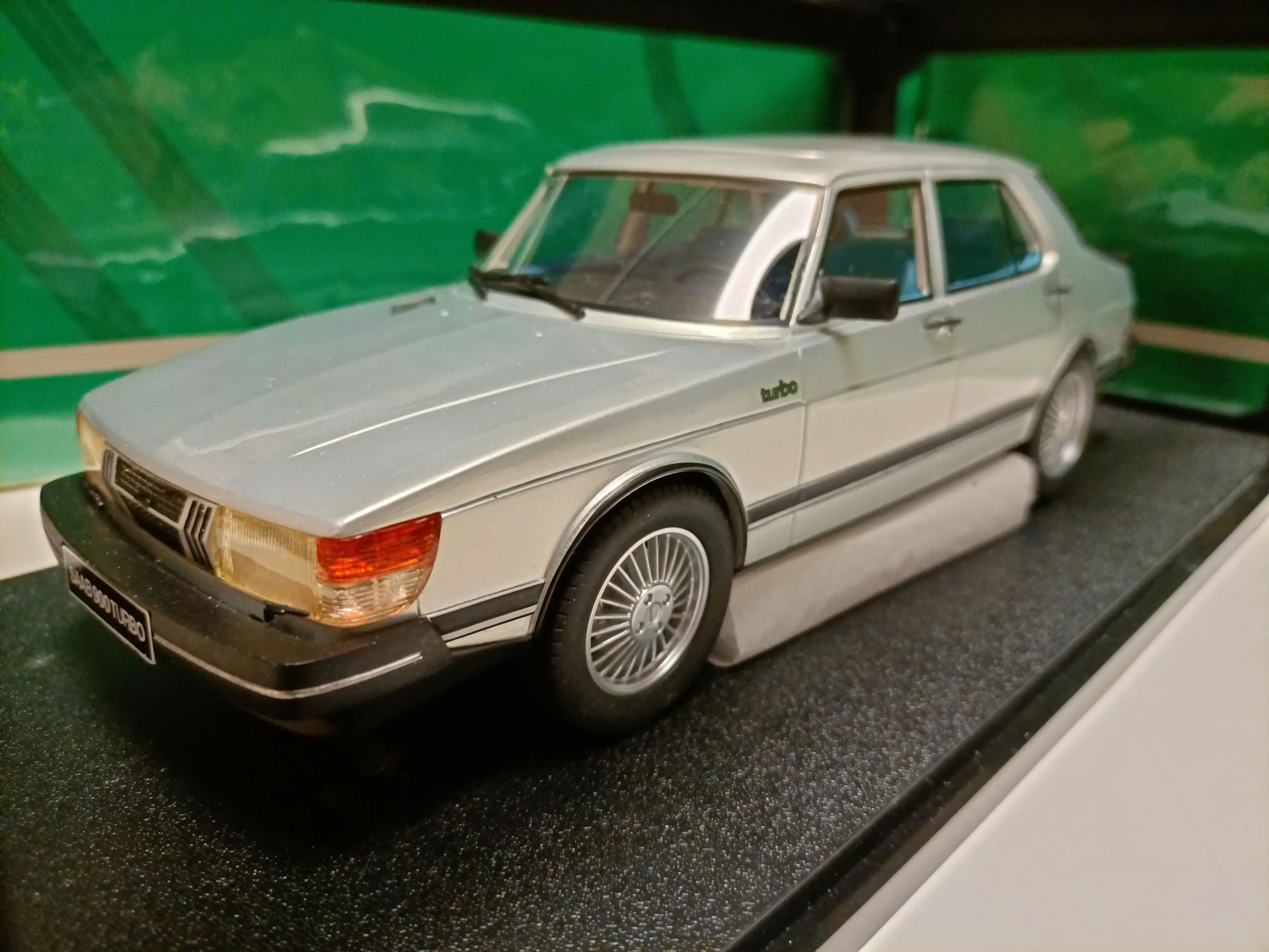 Культовый 1:18 900 Turbo 1981, серебряная имитация, ограниченная серия, смола, металлическая статическая модель автомобиля, игрушка в подарок
Культовый 1:18 900 Turbo 1981, серебряная имитация, ограниченная серия, смола, металлическая статическая модель автомобиля, игрушка в подарок