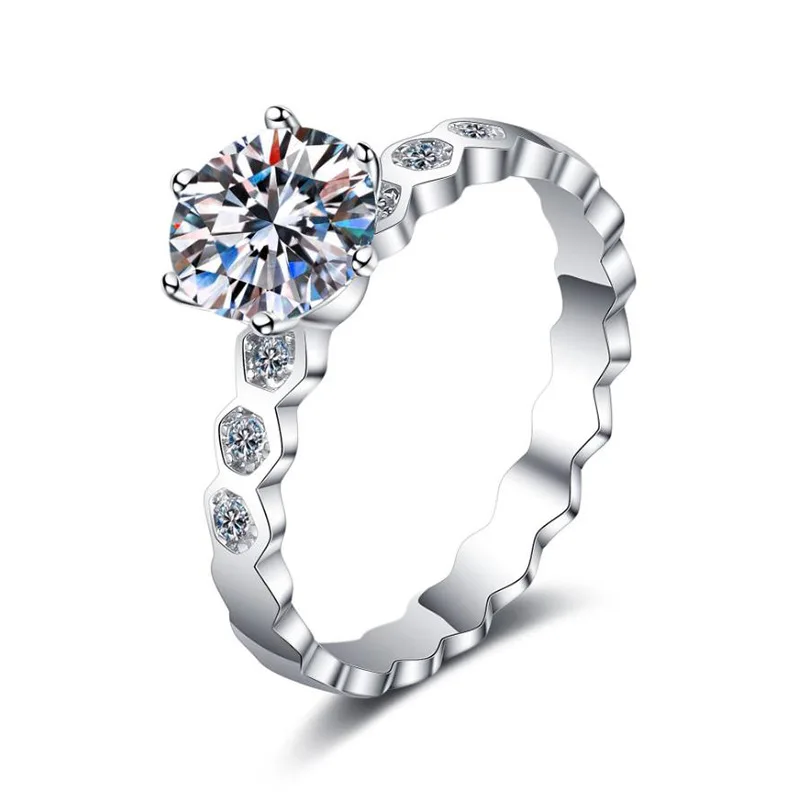 Simple Fashionable S925 Sterling Silver Honeycomb Design 1 Carat Moissanite Diamond Ring for Women
Simple Fashionable S925 Sterling Silver Honeycomb Design 1 Carat Moissanite Diamond Ring for Women