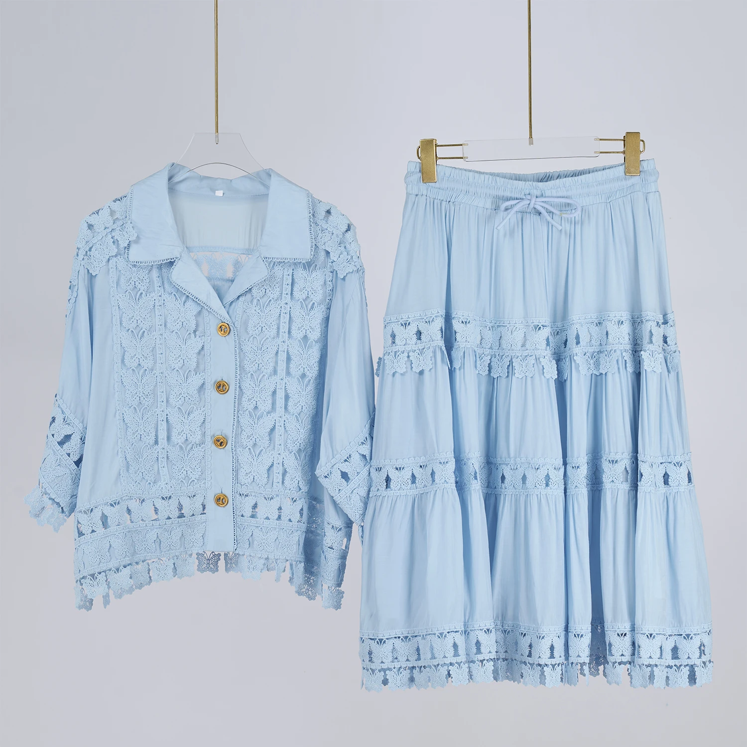 Women's 2-piece Set Outfits Blue Embroidered Single-breasted Loose Shirt + Chic High-Waisted Loose Pleated Street Skirt Suit
Women's 2-piece Set Outfits Blue Embroidered Single-breasted Loose Shirt + Chic High-Waisted Loose Pleated Street Skirt Suit