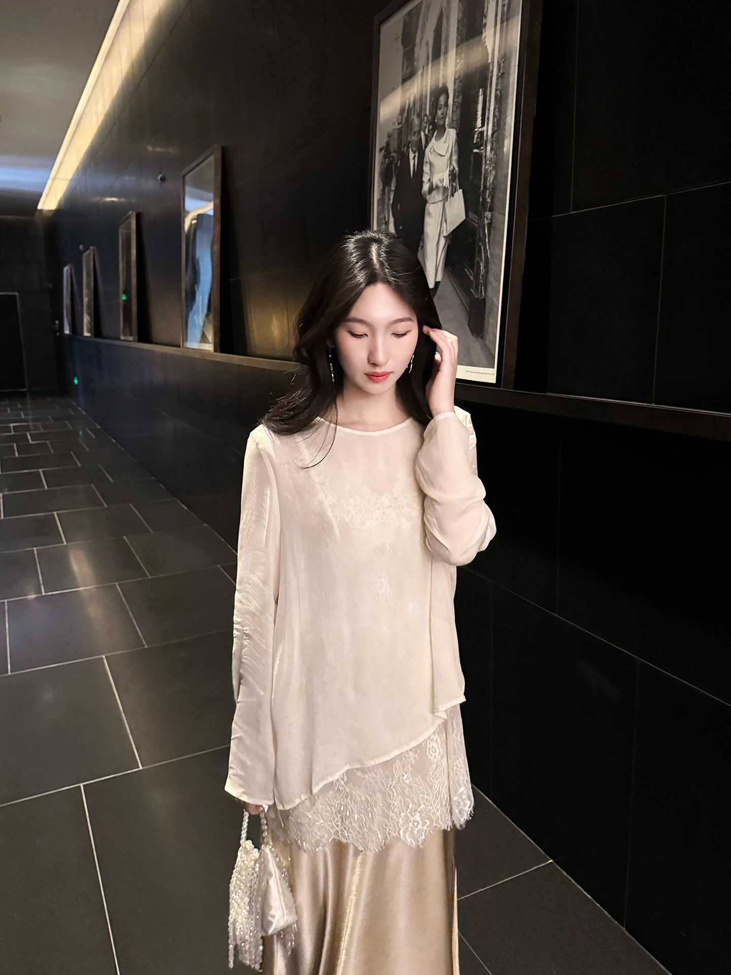 Elegant Long Sleeve Silk Shirt Loose Lace Splicing Sun Protection Spring Summer New Style XueYing Soft Shirt for Women
Elegant Long Sleeve Silk Shirt Loose Lace Splicing Sun Protection Spring Summer New Style XueYing Soft Shirt for Women