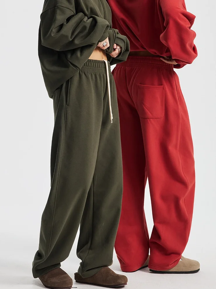 Свободные прямые спортивные брюки из плотного материала, драпирующиеся, в земляных тонах, в стиле High Street, как у Канье Уэста, повседневные длинные брюки
Свободные прямые спортивные брюки из плотного материала, драпирующиеся, в земляных тонах, в стиле High Street, как у Канье Уэста, повседневные длинные брюки