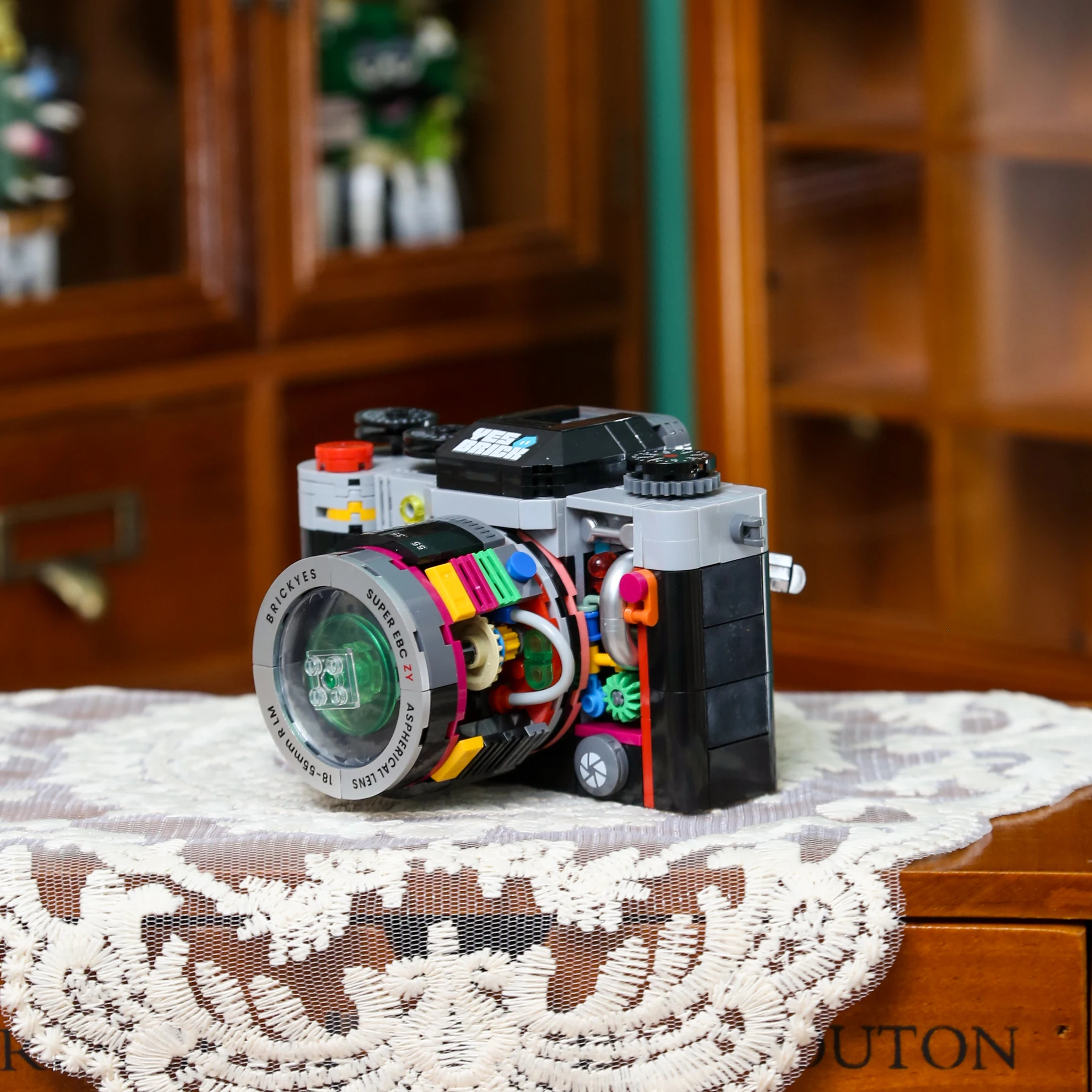 Retro Building Block Camera, a Building Block Toy Set, a Great Decoration for Desktops and Display Cases, Suitable for Photography Enthusiasts and Trendy Toy Collectors, an Ideal Gift
Retro Building Block Camera, a Building Block Toy Set, a Great Decoration for Desktops and Display Cases, Suitable for Photography Enthusiasts and Trendy Toy Collectors, an Ideal Gift