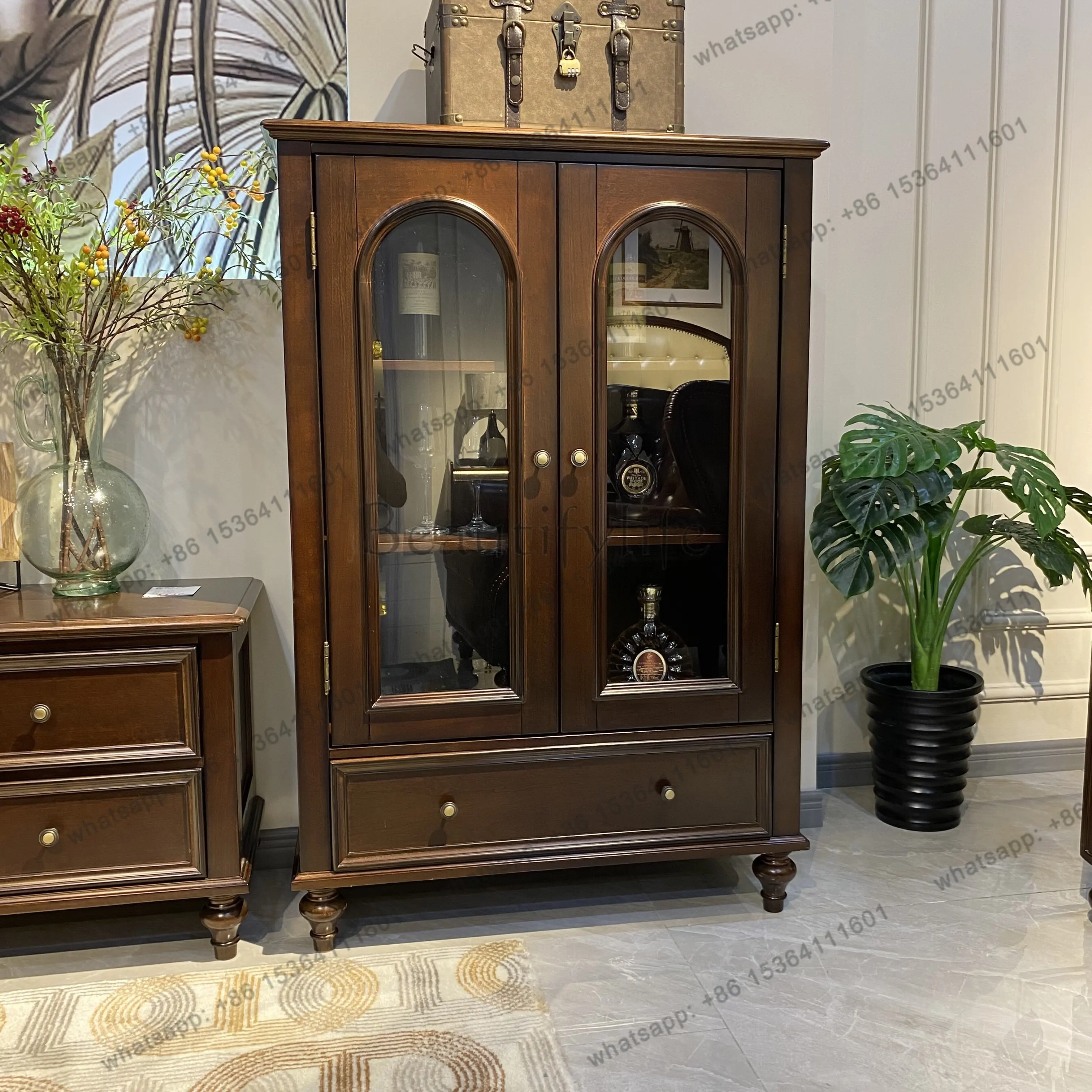 American retro decoration low wine cabinet TV cabinet combination length 880*width 400*height 1298mm
American retro decoration low wine cabinet TV cabinet combination length 880*width 400*height 1298mm