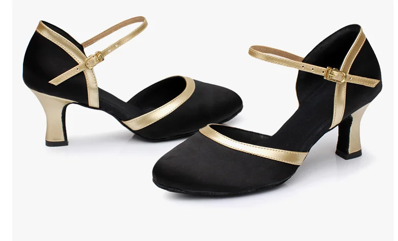 1pair/lot woman fashion soft latin dancing shoes lady ballroom waltz dancing shoes
1pair/lot woman fashion soft latin dancing shoes lady ballroom waltz dancing shoes