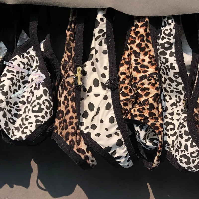 Thong Men's Leopard Print T-back Panties Low Waist Bow Sexy Sissy CD Sexy Lingerie Soft Elasticity Modal G-string Underwear
Thong Men's Leopard Print T-back Panties Low Waist Bow Sexy Sissy CD Sexy Lingerie Soft Elasticity Modal G-string Underwear