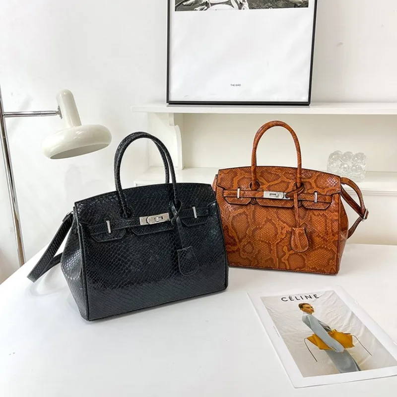 Casual Daily Use Handbag For Women Simple Shoulder Bag For Ladies Practical Purse Crossbody Bag Underarm For Errands
Casual Daily Use Handbag For Women Simple Shoulder Bag For Ladies Practical Purse Crossbody Bag Underarm For Errands