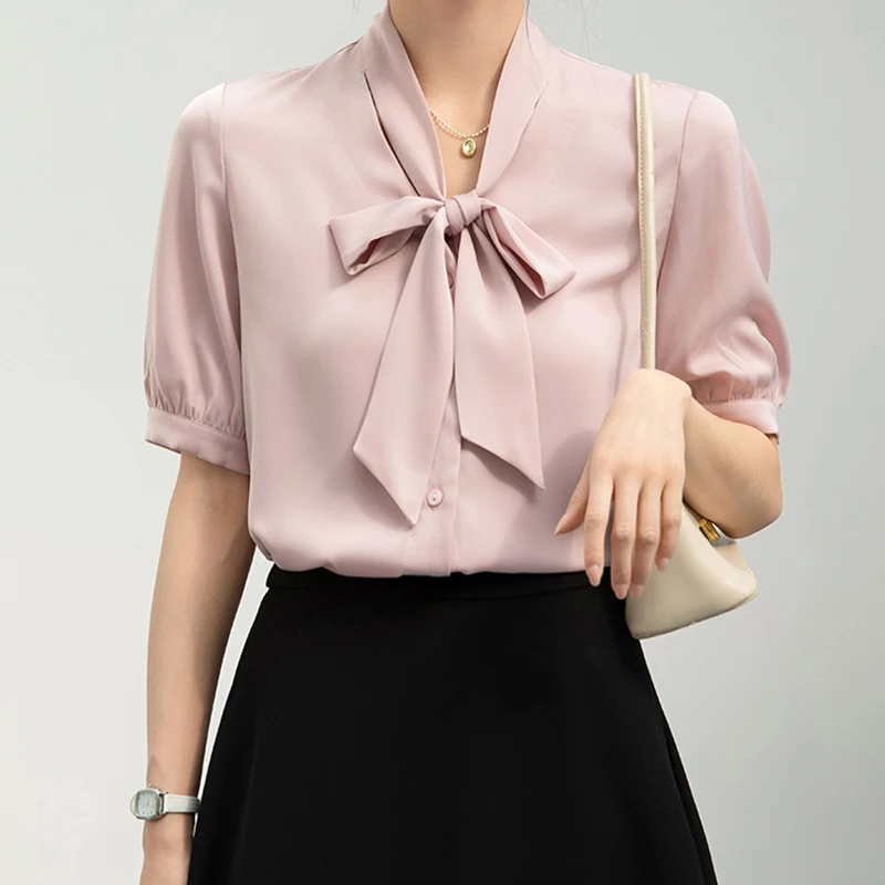 EVNISI V-neck Solid Single Row Multi Button Pink Bow Shirt Korean Version Short Sleeved Commuting Fashion Top With Temperament
EVNISI V-neck Solid Single Row Multi Button Pink Bow Shirt Korean Version Short Sleeved Commuting Fashion Top With Temperament