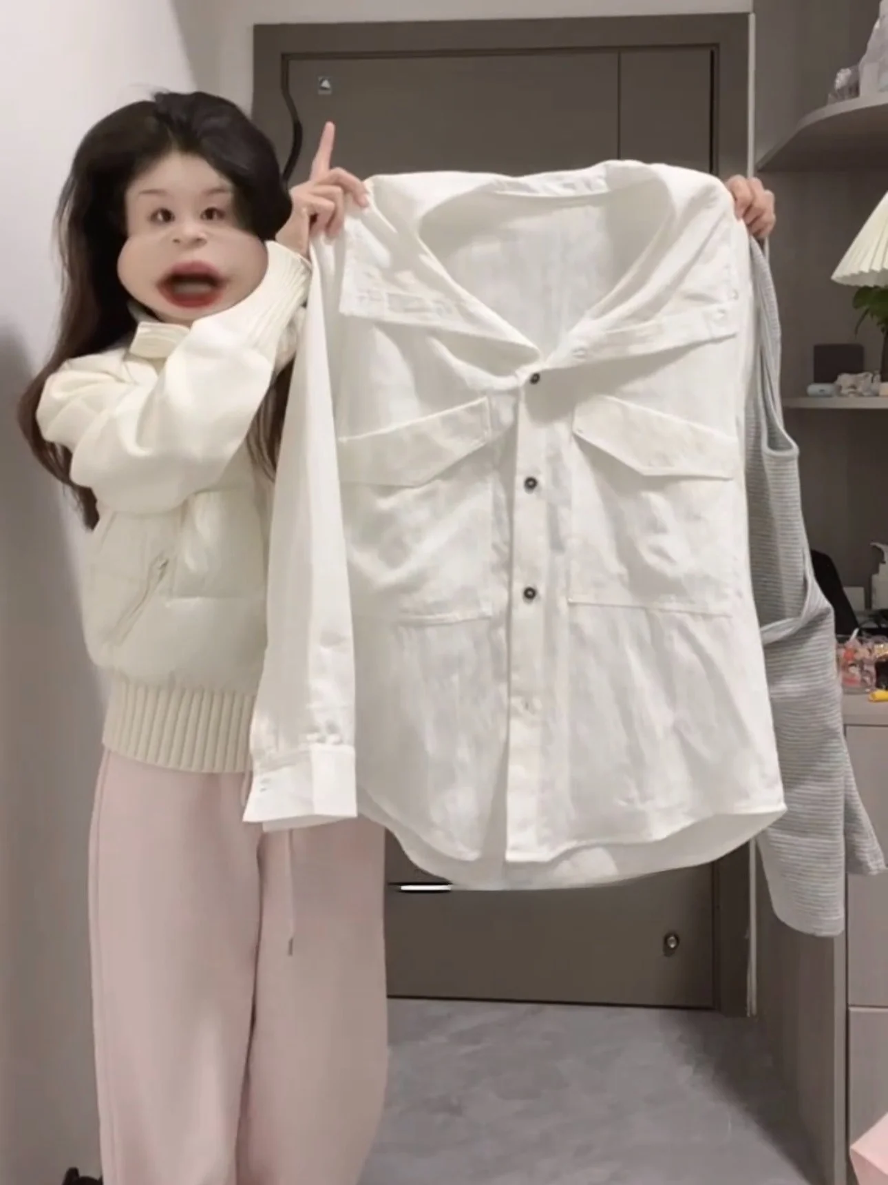 Новая весенняя женская повседневная блузка с длинным рукавом, широким воротником, свободного кроя, белая, для офиса, во французском стиле, из хлопка и полиэстера
Новая весенняя женская повседневная блузка с длинным рукавом, широким воротником, свободного кроя, белая, для офиса, во французском стиле, из хлопка и полиэстера