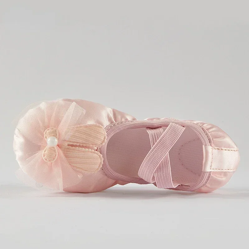 Children's Dance Shoes Soft-Soled Ballet Shoes For Girl Satin Cat Caws Free Lace-up Rabbit Stage Performance Dance Shoes New
Children's Dance Shoes Soft-Soled Ballet Shoes For Girl Satin Cat Caws Free Lace-up Rabbit Stage Performance Dance Shoes New