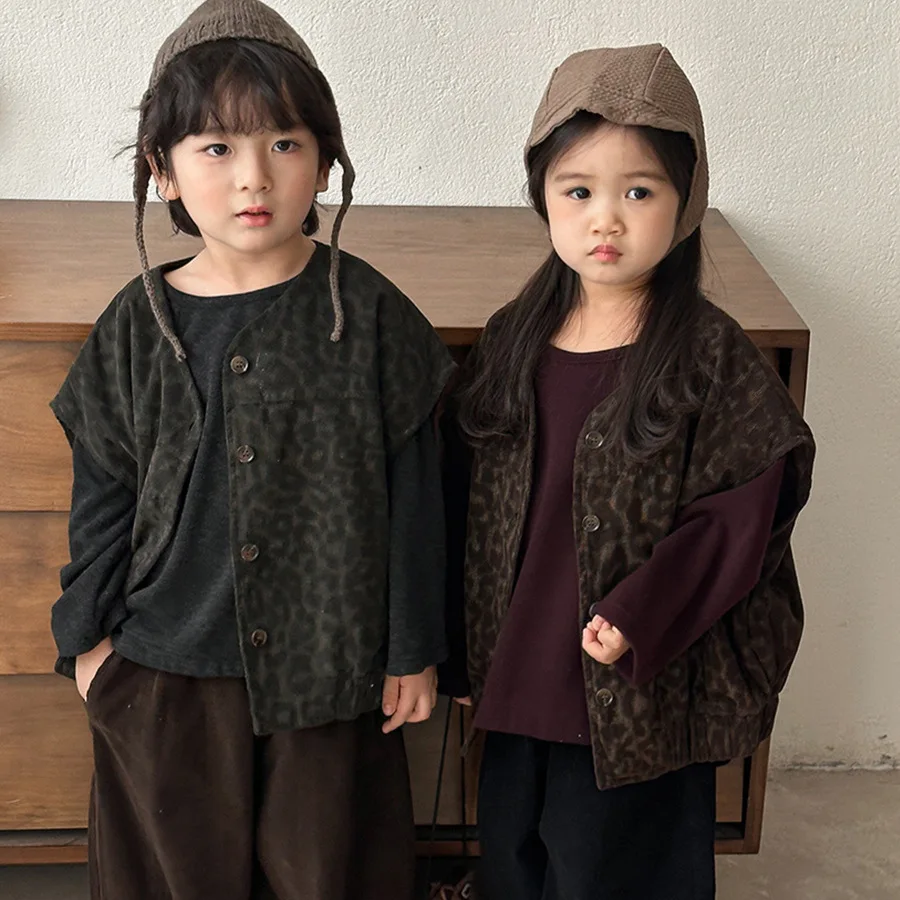 2025 Kids Autumn Leopard Print Vest Unisex Baby Vintage Sleeveless Jacket Coat Toddler Casual Outerwear Children's Waistcoat 
2025 Kids Autumn Leopard Print Vest Unisex Baby Vintage Sleeveless Jacket Coat Toddler Casual Outerwear Children's Waistcoat