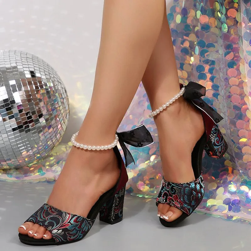 Модные новые удобные летние сандалии с открытым носком для улицы, элегантные и сексуальные вечерние туфли на высоком каблуке с бантом, коллекция 2026 года
Модные новые удобные летние сандалии с открытым носком для улицы, элегантные и сексуальные вечерние туфли на высоком каблуке с бантом, коллекция 2026 года