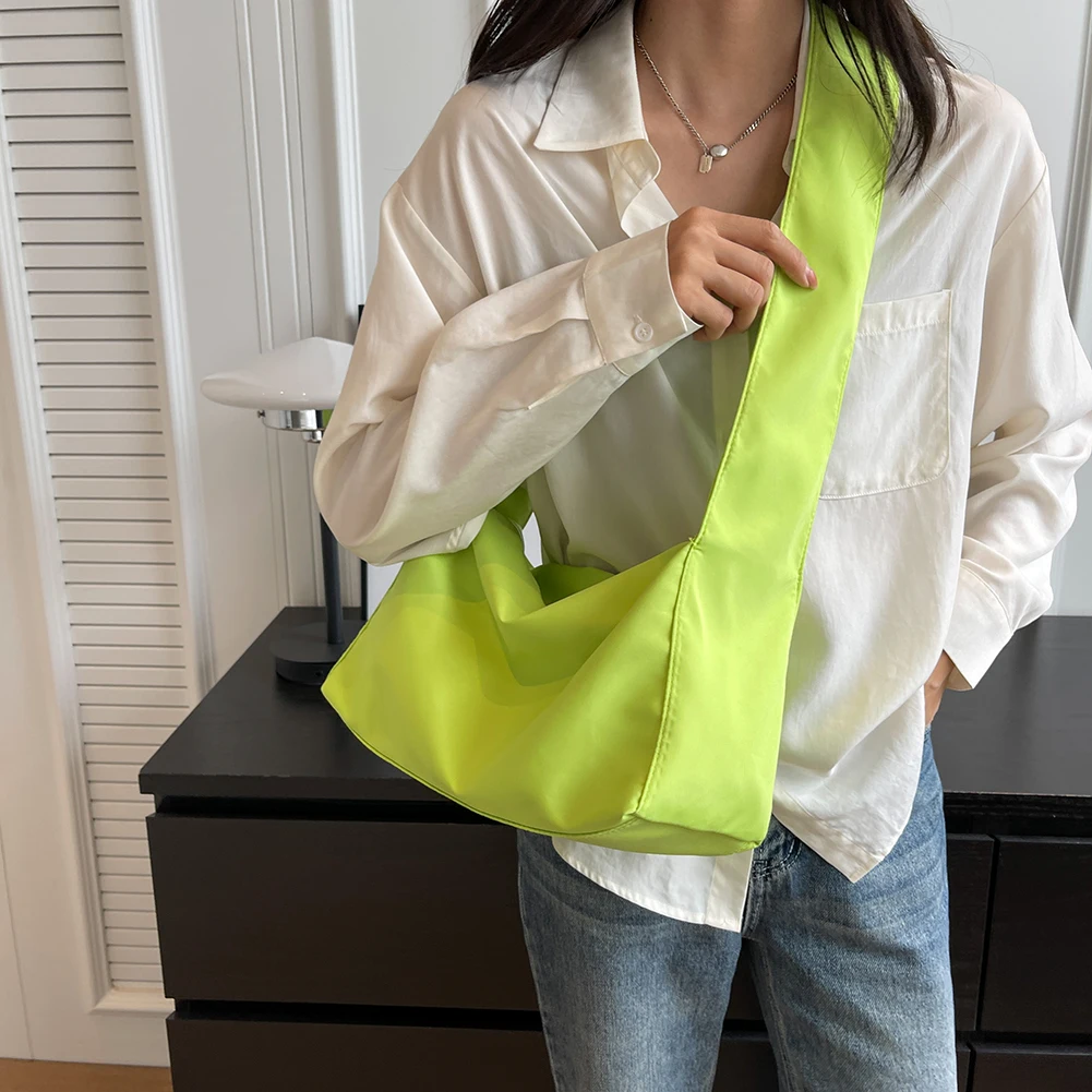 Women Sports Travel Crossbody Bag Large Capacity Nylon Fashion Messenger Bag Wide Shoulder Strap Casual Hobo Bag Zipper Closure
Women Sports Travel Crossbody Bag Large Capacity Nylon Fashion Messenger Bag Wide Shoulder Strap Casual Hobo Bag Zipper Closure