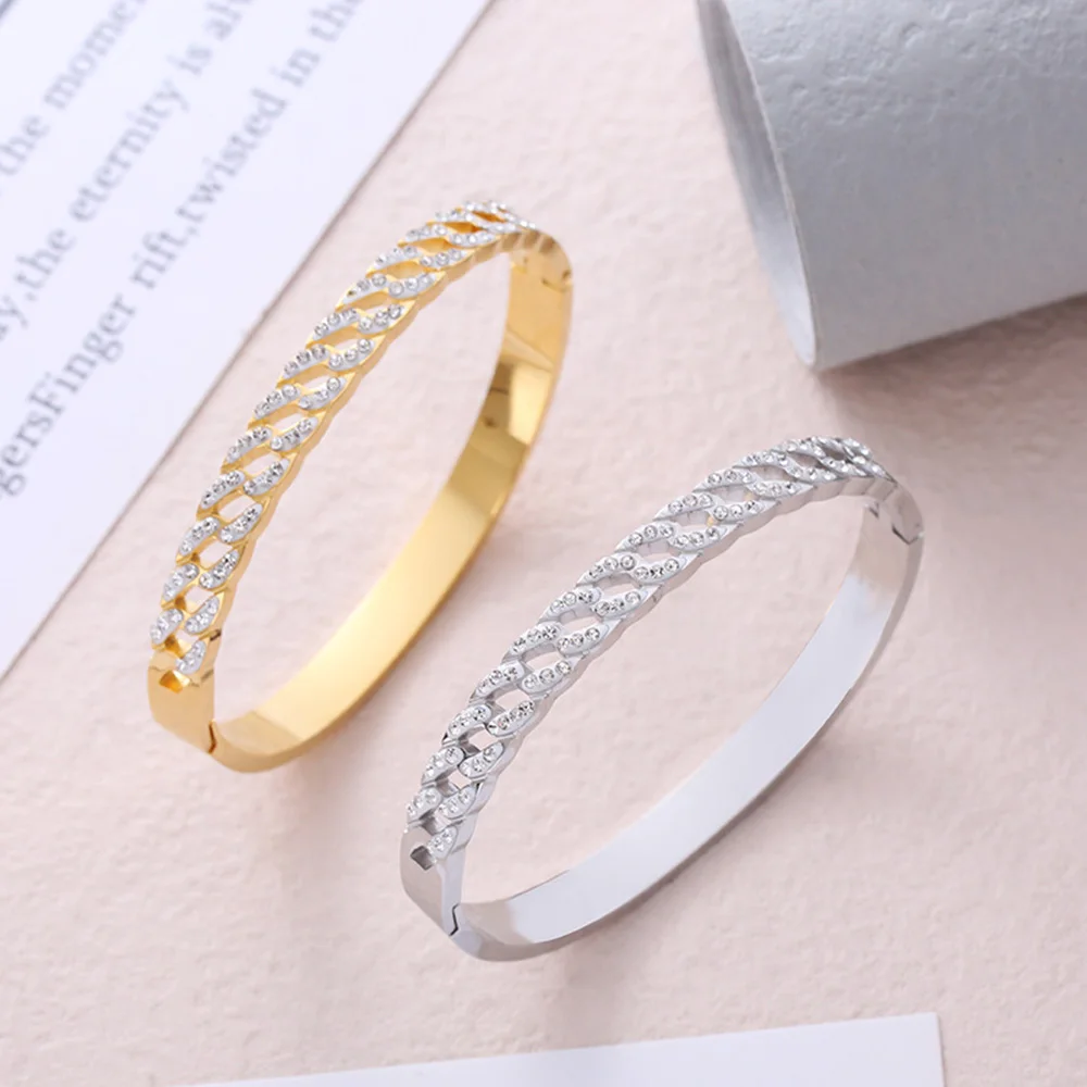 Simple oval creative strap design stainless steel 18K women's bracelet, non-fading jewelry, charming fashion bracelet
Simple oval creative strap design stainless steel 18K women's bracelet, non-fading jewelry, charming fashion bracelet