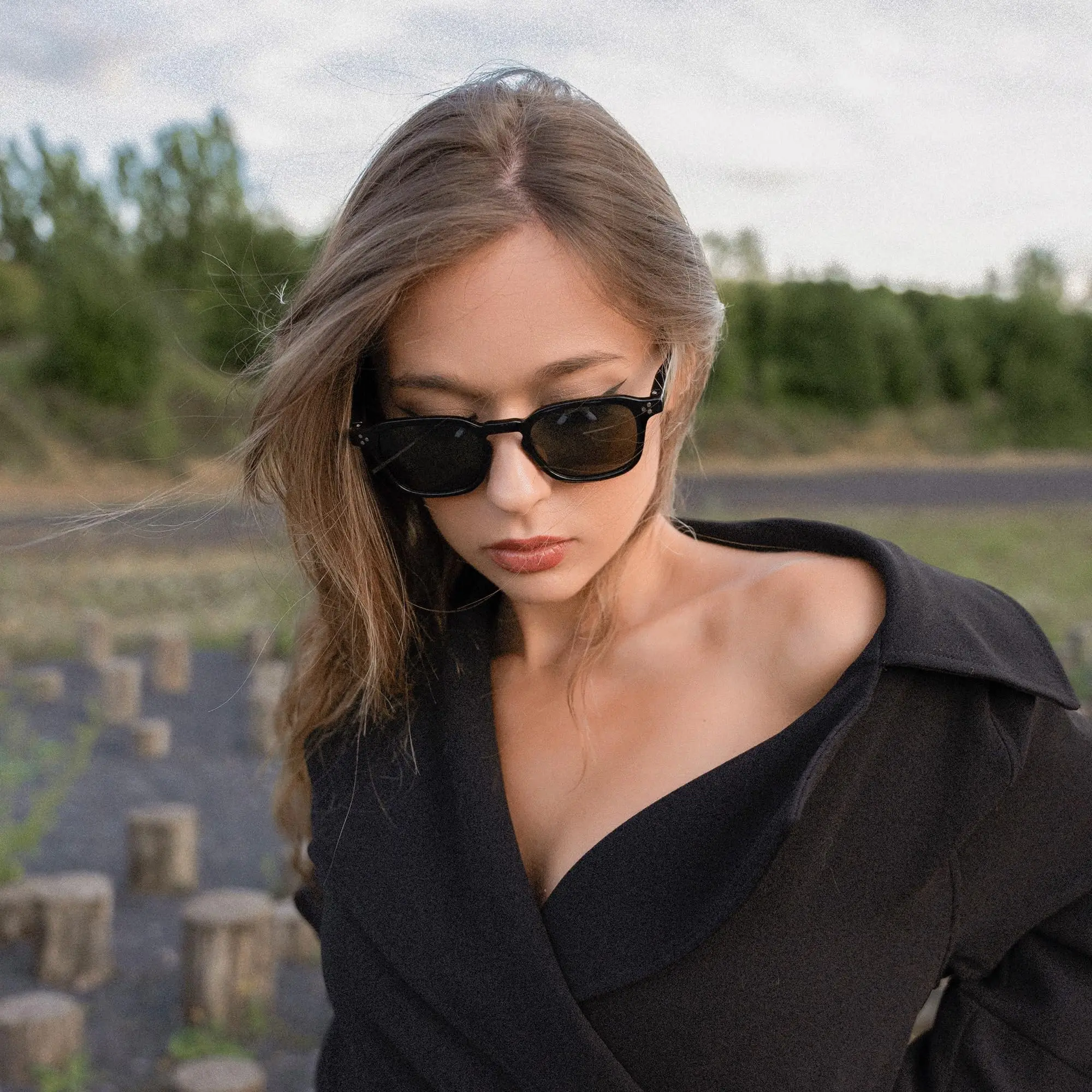 BLUEMOKY Retro Polarized Sunglasses Womens Mens for Small Face Classic Square Vintage Shades UV400 Protection Trendy
BLUEMOKY Retro Polarized Sunglasses Womens Mens for Small Face Classic Square Vintage Shades UV400 Protection Trendy