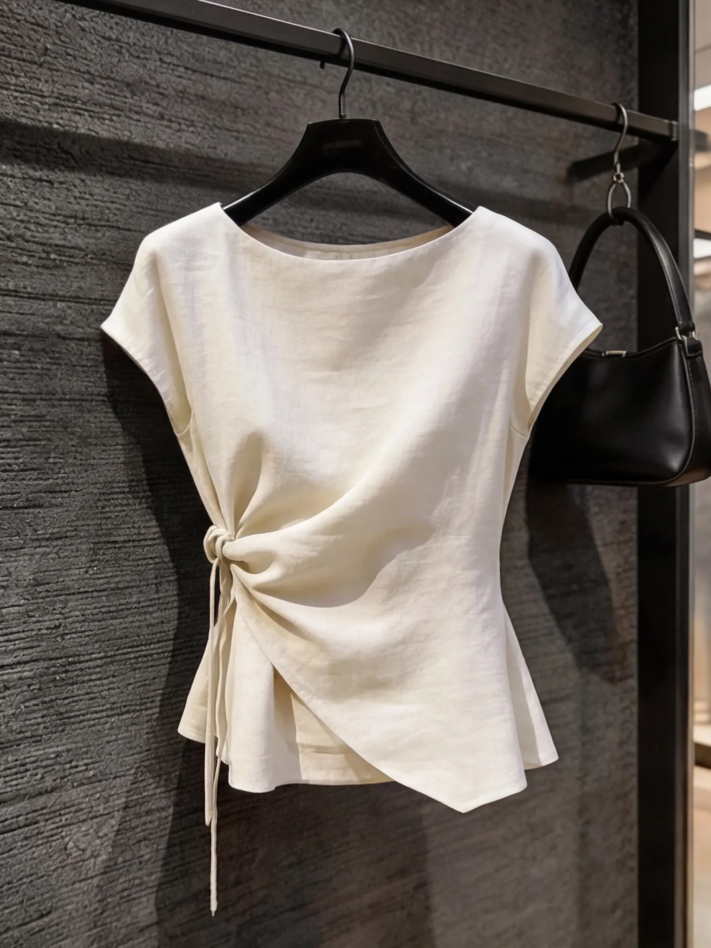Cherry Blossom round Neck Miniature Shirt Women Summer Popular Korean Style Belted Waist Slimming Top Breathable Polyester
Cherry Blossom round Neck Miniature Shirt Women Summer Popular Korean Style Belted Waist Slimming Top Breathable Polyester