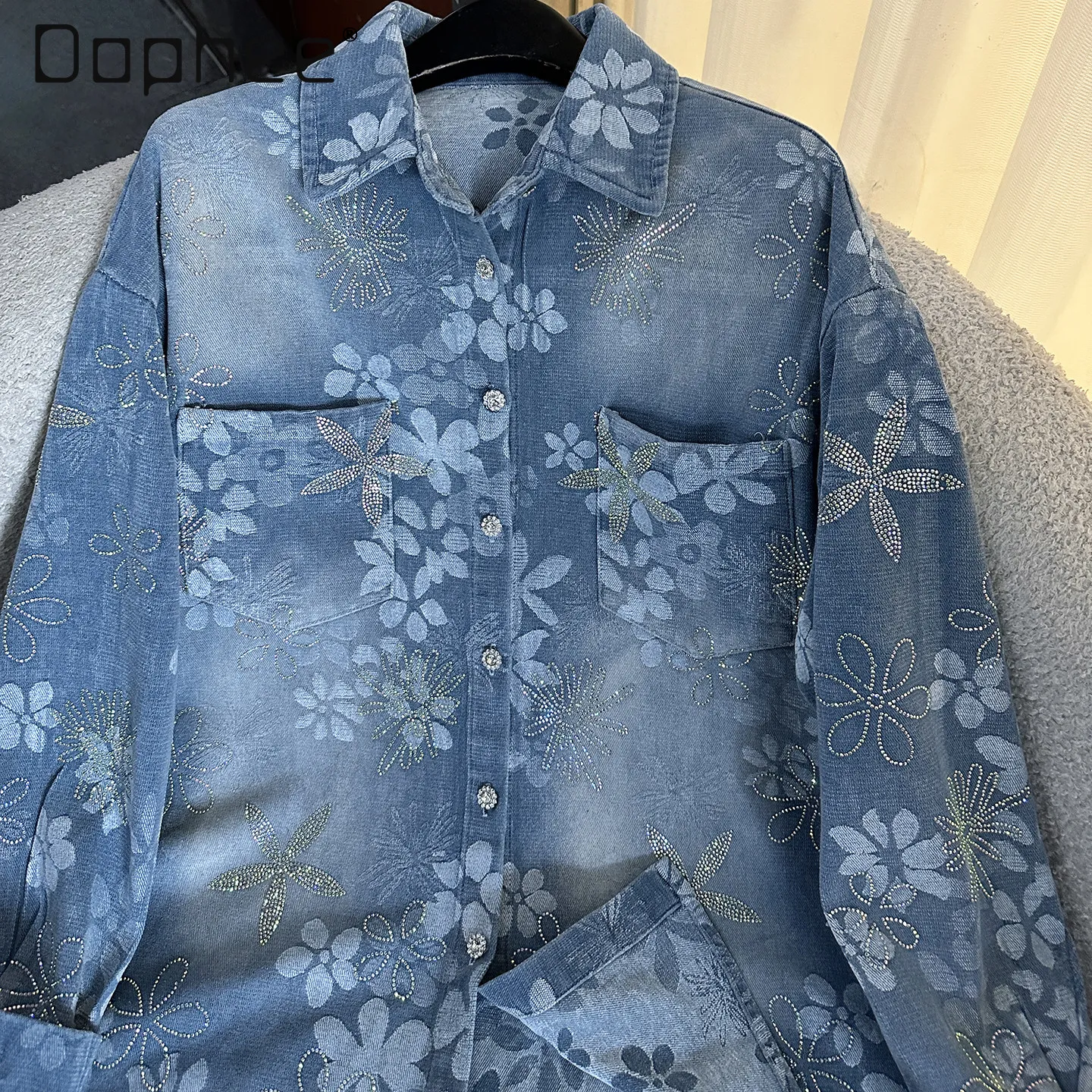 Heavy-duty Rhinestone Floral Long-sleeve Denim Shirt Jacket for Women 2026 Spring New Loose Casual Mid-length Top
Heavy-duty Rhinestone Floral Long-sleeve Denim Shirt Jacket for Women 2026 Spring New Loose Casual Mid-length Top