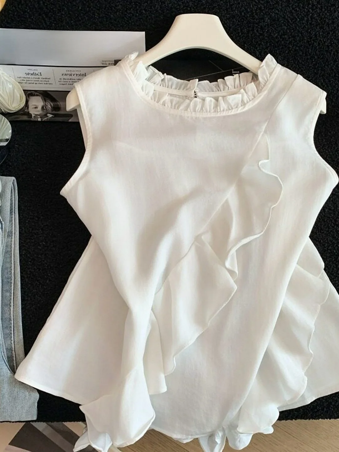 Asymmetric Sleeveless Shirt Women's Summer New Style Beautiful Loose Top Flower round Neck Short Length Pure Color
Asymmetric Sleeveless Shirt Women's Summer New Style Beautiful Loose Top Flower round Neck Short Length Pure Color