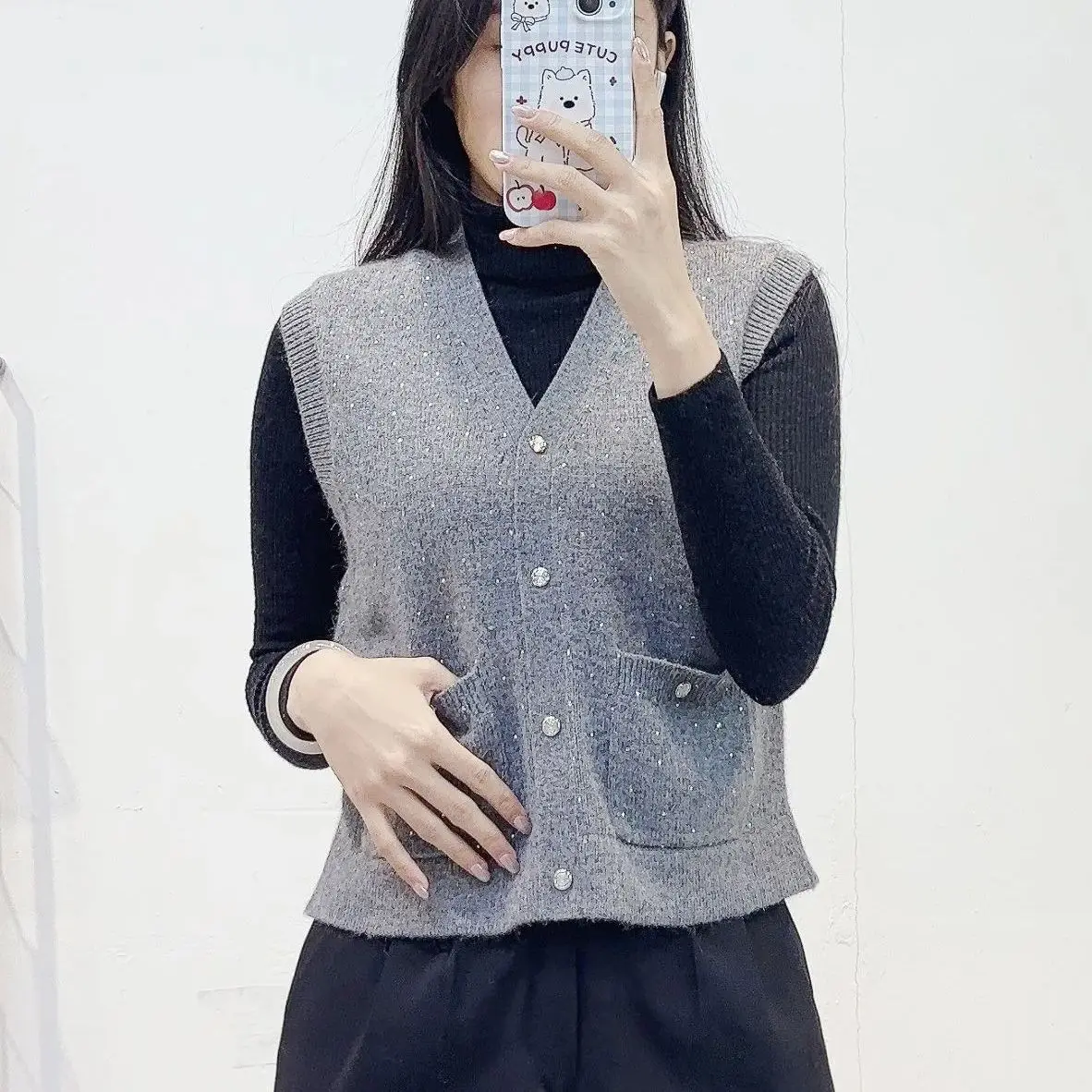 Spring/Summer Women V-neck Rhinestone Sleeveless Sequin Pocket Knit Vest Single-breasted Elegant Casual Cardigan Top
Spring/Summer Women V-neck Rhinestone Sleeveless Sequin Pocket Knit Vest Single-breasted Elegant Casual Cardigan Top 
