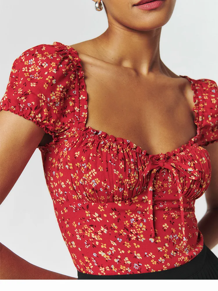 2024 New Floral Print Women Short Blouse Slim Fit Bow Square Collar Sexy Top Vacation Style French Red Shirts
2024 New Floral Print Women Short Blouse Slim Fit Bow Square Collar Sexy Top Vacation Style French Red Shirts