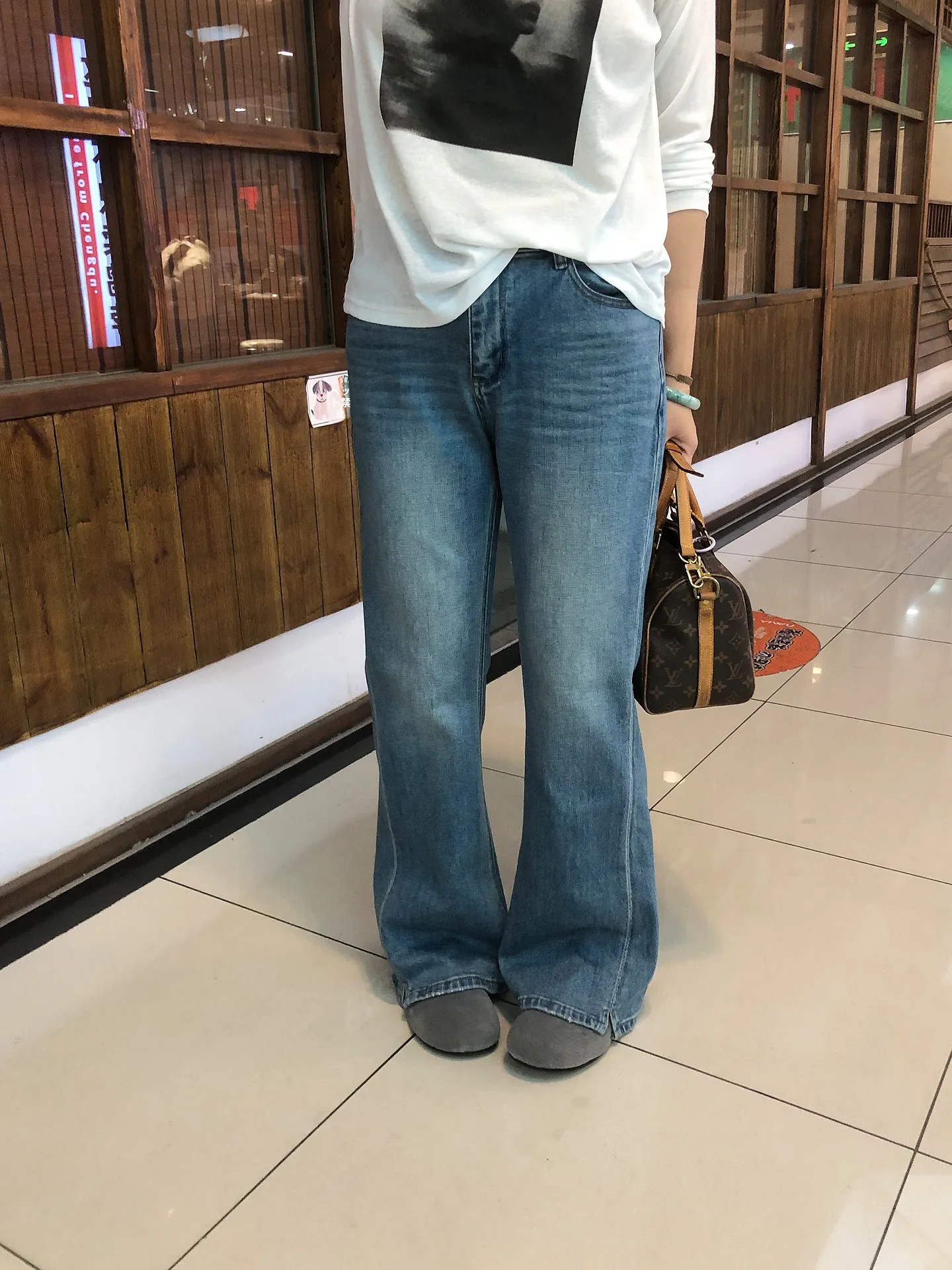 High Waist Flared Jeans Women's plus Size Cotton Stretch Denim Pants Slimming Effect Korean Style Wide Leg Trousers
High Waist Flared Jeans Women's plus Size Cotton Stretch Denim Pants Slimming Effect Korean Style Wide Leg Trousers