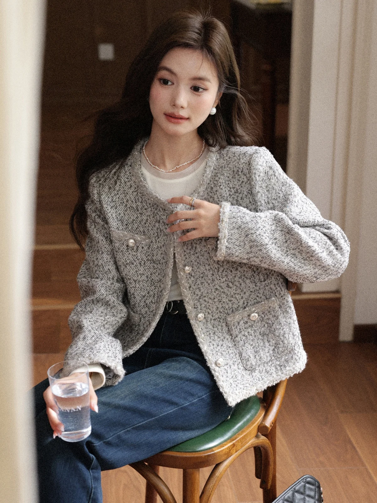 Grey Short Millienial Squirrel Velvet Women's Jacket Autumn Slimming Top Luxury Style Loose Fit Long Sleeve Button Closure
Grey Short Millienial Squirrel Velvet Women's Jacket Autumn Slimming Top Luxury Style Loose Fit Long Sleeve Button Closure