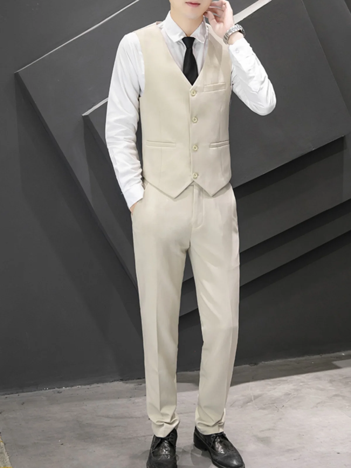 Мужской костюмный жилет большого размера: молодежный, для свадьбы, деловой, повседневный, профессиональный, приталенный, для работы, модный, в стиле братьев.
Мужской костюмный жилет большого размера: молодежный, для свадьбы, деловой, повседневный, профессиональный, приталенный, для работы, модный, в стиле братьев.