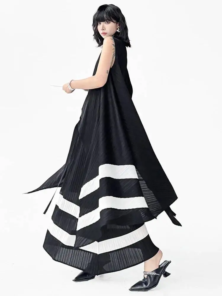 Black Striped Women Irregular Pleated Big Size Long Vest New V-collar Sleeveless Fashion Spring Summer 2026 DUAN
Black Striped Women Irregular Pleated Big Size Long Vest New V-collar Sleeveless Fashion Spring Summer 2026 DUAN